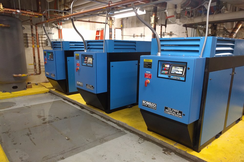Rogers Machinery Company provides a Rogers KNW oil-free rotary screw air compressor for the healthcare industry