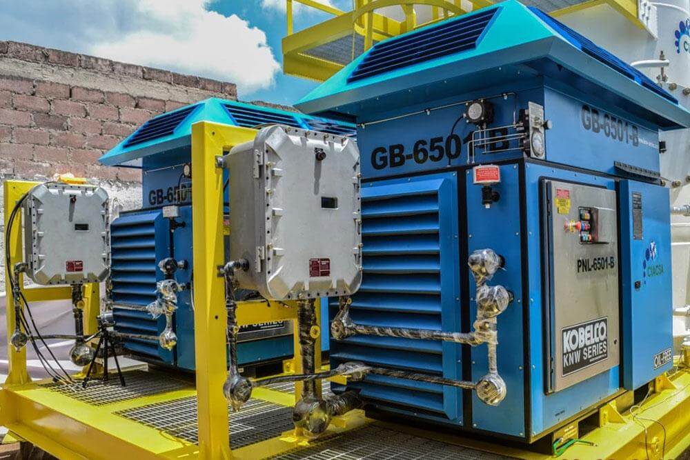 Rogers Machinery Company provides a Rogers KNW oil-free rotary screw air-cooled air compressor system for the Petrochem industry